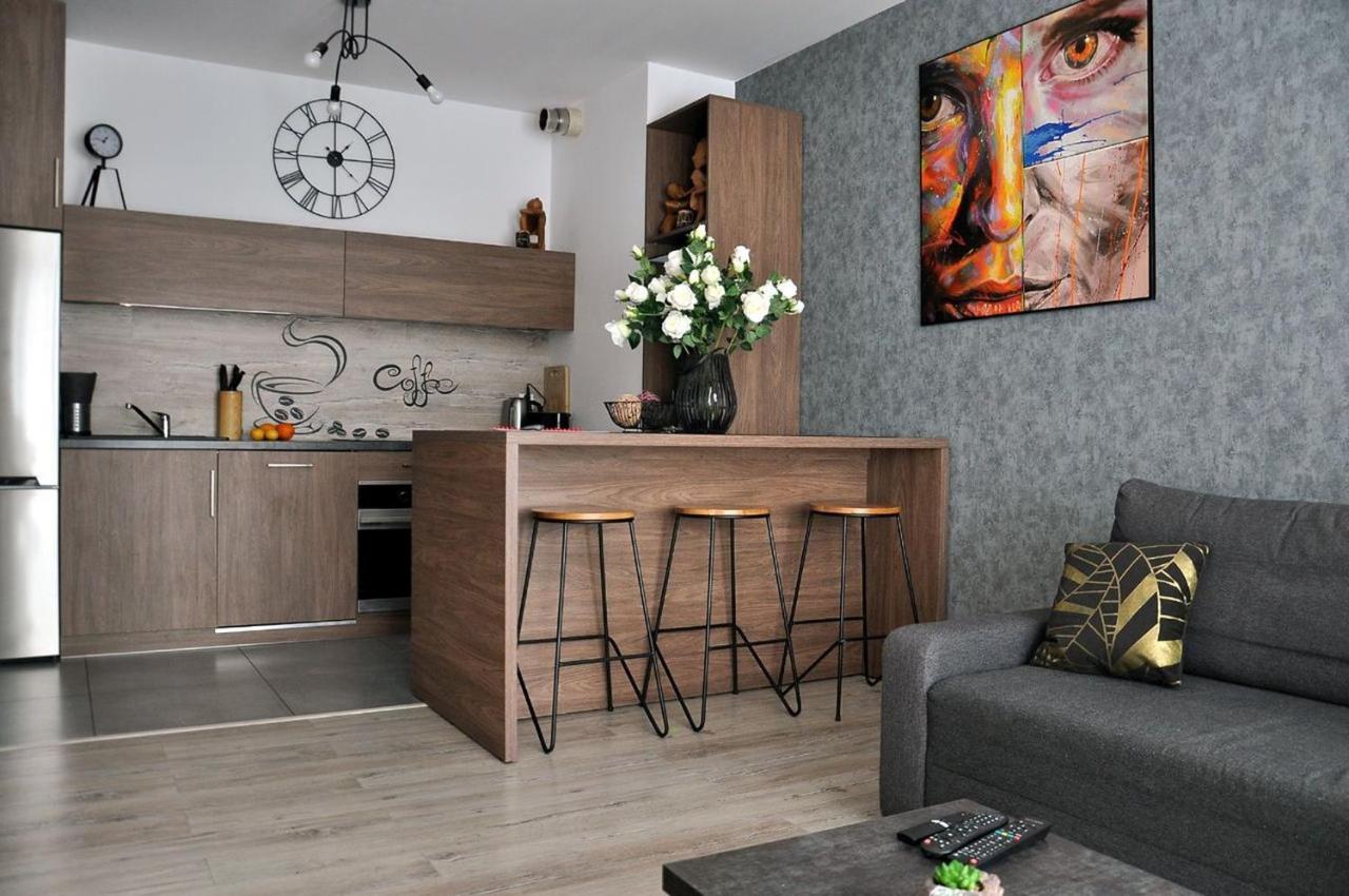 Q Apart Gold-Trzy Pokoje, Manufaktura, Klimatyzacja I Garaz Gratis, Tv Max, Fv, Gwarancja Zadowolenia Lodź Bagian luar foto