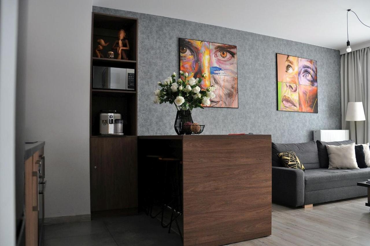 Q Apart Gold-Trzy Pokoje, Manufaktura, Klimatyzacja I Garaz Gratis, Tv Max, Fv, Gwarancja Zadowolenia Lodź Bagian luar foto
